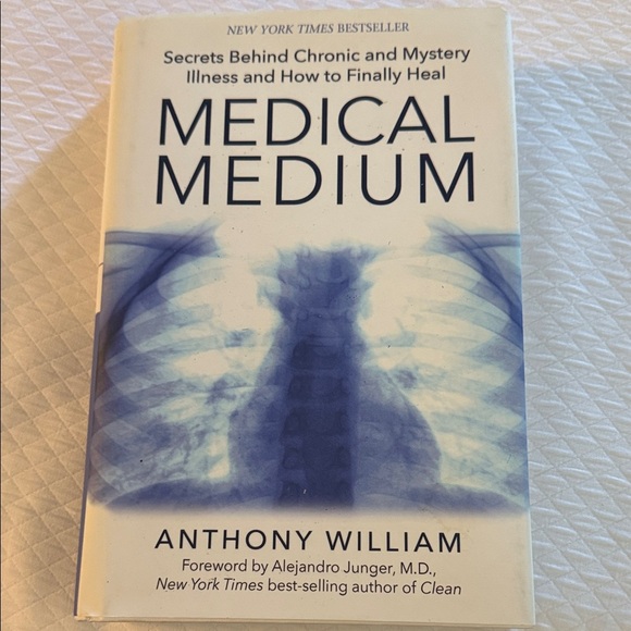 Medical Medium by Anthony William - White Cover - Picture 1 of 4